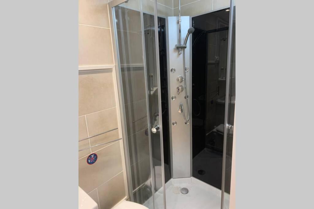 Joli Studio Tout Confort Avec Toutes Commodites Vaulx-en-Velin ภายนอก รูปภาพ
